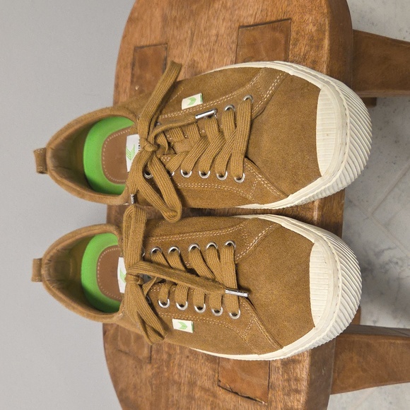 Cariuma OCA Low Camel Suede Sneaker Unisex Men's 10 Women’s 11.5 - Picture 2 of 8